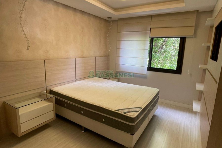 Apto Mobiliado com 99m², 2 dormitórios, 2 vagas, no bairro Pio X em Caxias do Sul para Alugar