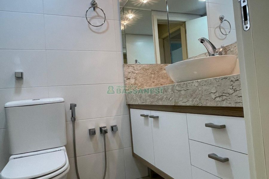 Apto Mobiliado com 99m², 2 dormitórios, 2 vagas, no bairro Pio X em Caxias do Sul para Alugar