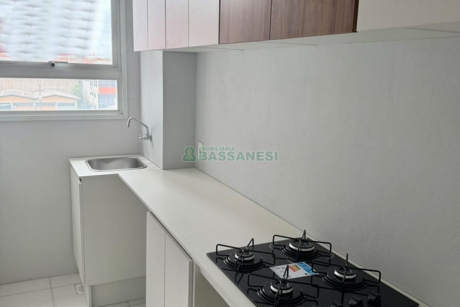 Apartamento com 58m², 2 dormitórios, 1 vaga, no bairro De Lazzer em Caxias do Sul para Alugar