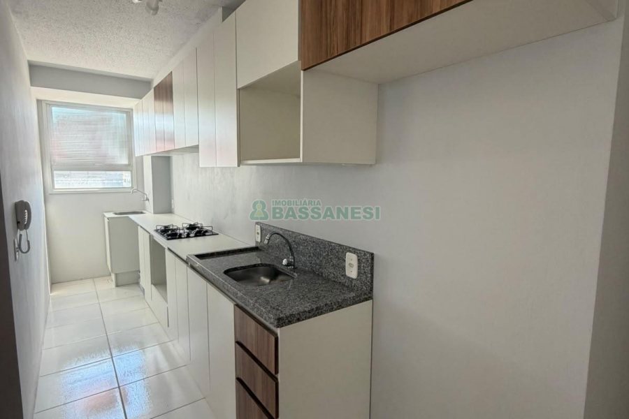 Apartamento com 58m², 2 dormitórios, 1 vaga, no bairro De Lazzer em Caxias do Sul para Alugar