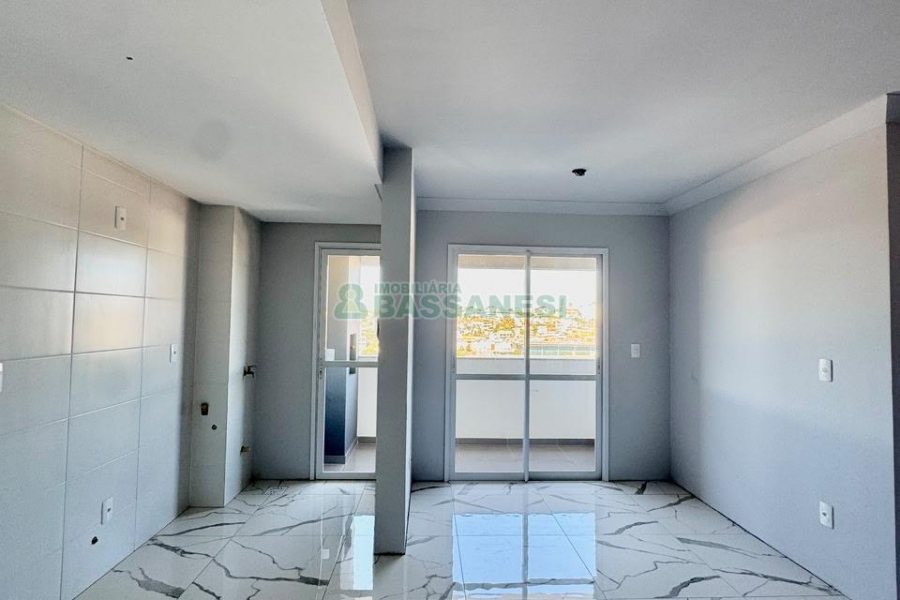 Apartamento com 66m², 2 dormitórios, 1 vaga, no bairro São Leopoldo em Caxias do Sul para Comprar
