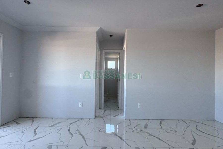 Apartamento com 66m², 2 dormitórios, 1 vaga, no bairro São Leopoldo em Caxias do Sul para Comprar