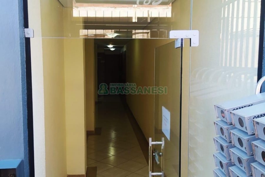 Apartamento com 42m², 1 dormitório, 1 vaga, no bairro Sagrada Família em Caxias do Sul para Alugar