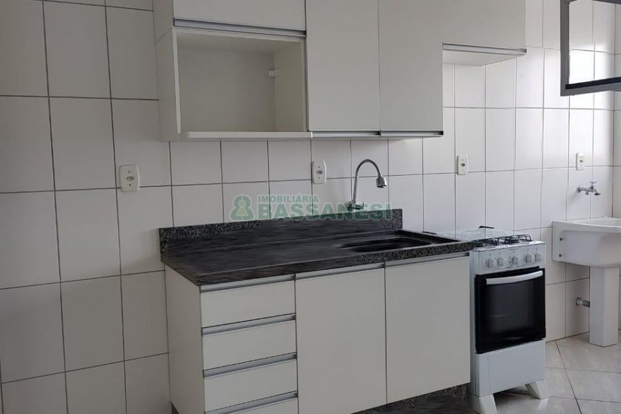 Apartamento com 42m², 1 dormitório, 1 vaga, no bairro Sagrada Família em Caxias do Sul para Alugar