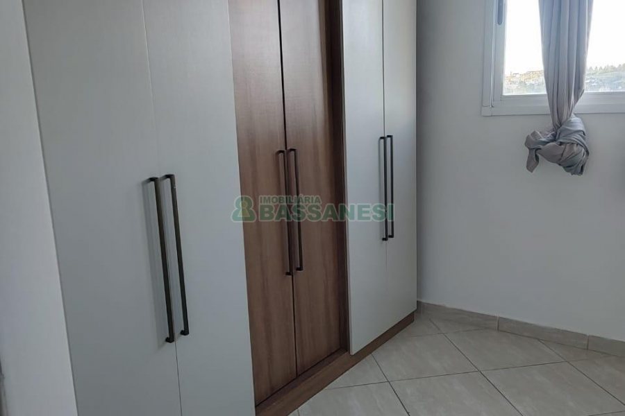 Apartamento com 42m², 1 dormitório, 1 vaga, no bairro Sagrada Família em Caxias do Sul para Alugar