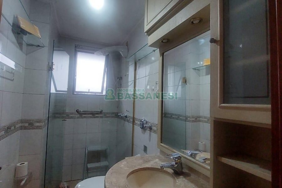 Apto Mobiliado com 46m², 1 dormitório, 1 vaga, no bairro Centro em Caxias do Sul para Alugar