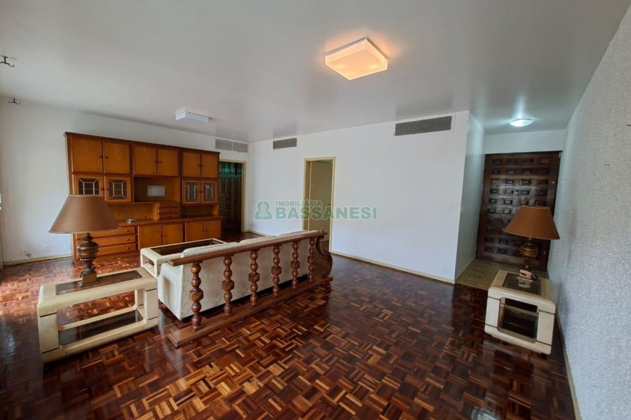 Apto Mobiliado com 159m², 3 dormitórios, 3 vagas, no bairro Exposição em Caxias do Sul para Alugar