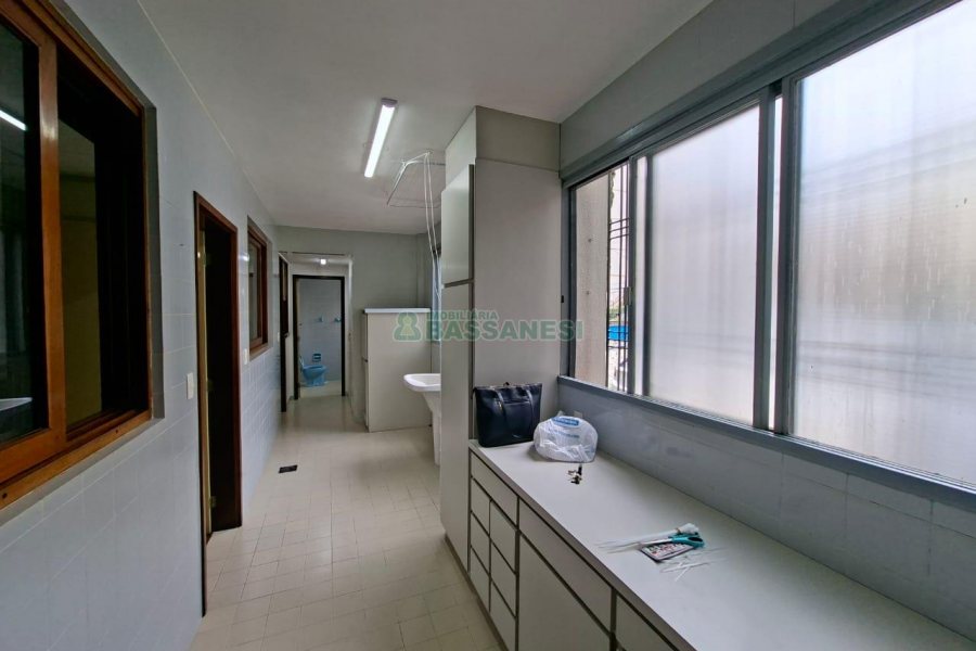 Apto Mobiliado com 159m², 3 dormitórios, 3 vagas, no bairro Exposição em Caxias do Sul para Alugar
