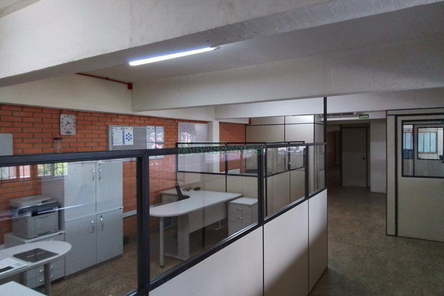 Pavilhão com 2500m², no bairro Pioneiro em Caxias do Sul para Comprar