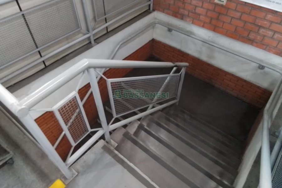 Pavilhão com 2500m², no bairro Pioneiro em Caxias do Sul para Comprar