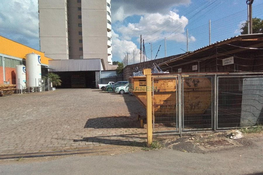 Pavilhão com 2500m², no bairro Pioneiro em Caxias do Sul para Comprar