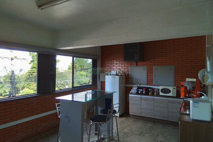 Pavilhão com 2500m², no bairro Pioneiro em Caxias do Sul para Comprar