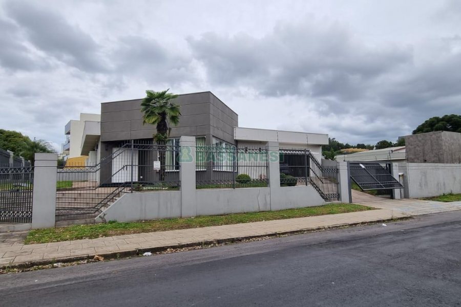 Casa com 200m², 3 dormitórios, 2 vagas, no bairro Santa Catarina em Caxias do Sul para Comprar