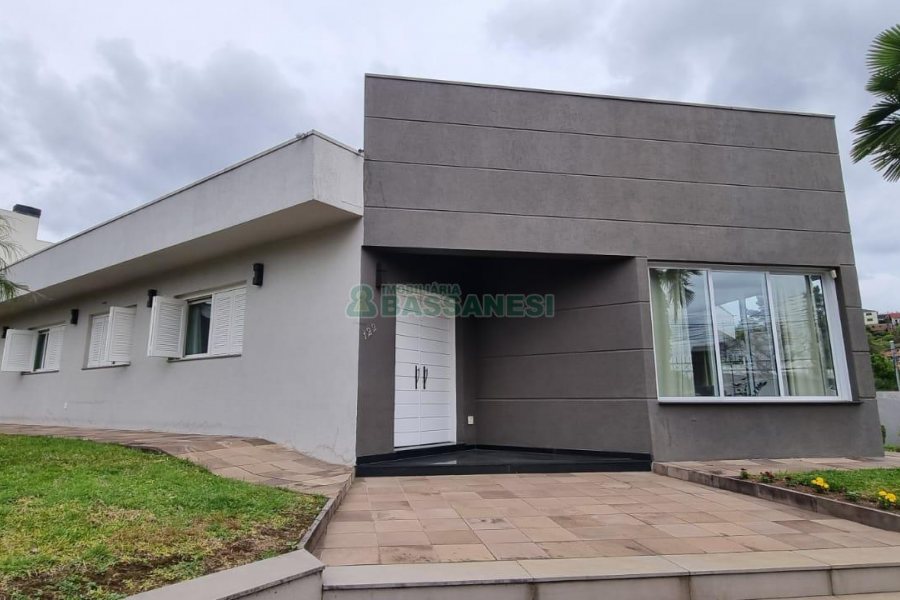 Casa com 200m², 3 dormitórios, 2 vagas, no bairro Santa Catarina em Caxias do Sul para Comprar
