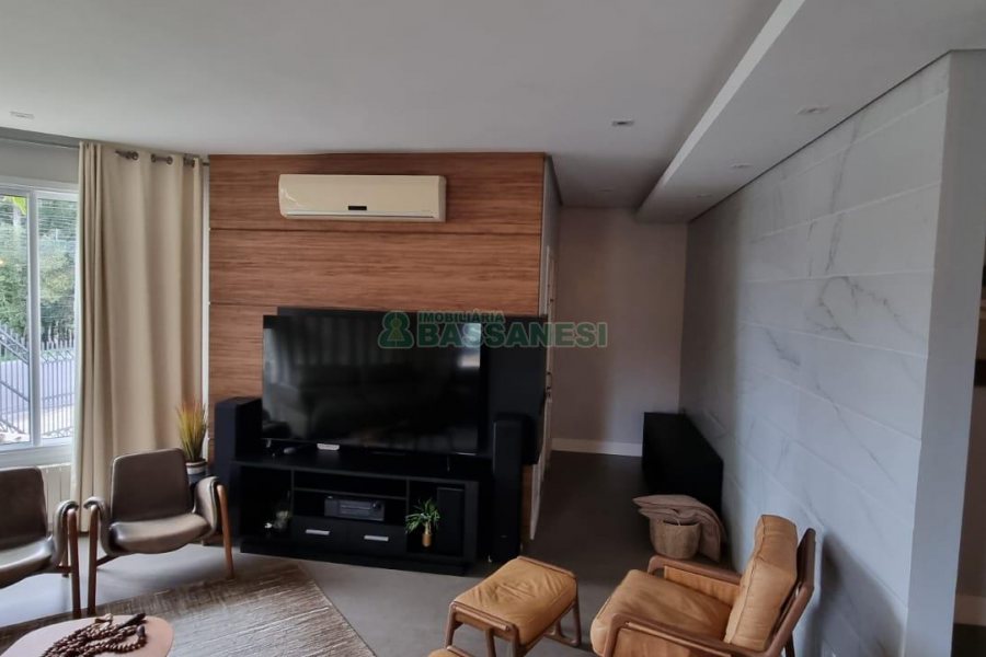 Casa com 200m², 3 dormitórios, 2 vagas, no bairro Santa Catarina em Caxias do Sul para Comprar