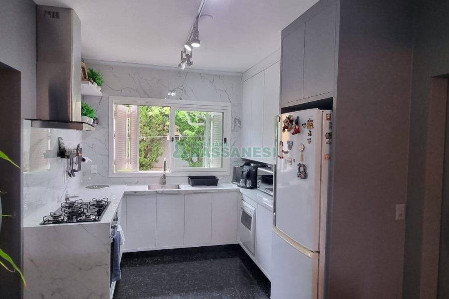 Casa com 200m², 3 dormitórios, 2 vagas, no bairro Santa Catarina em Caxias do Sul para Comprar