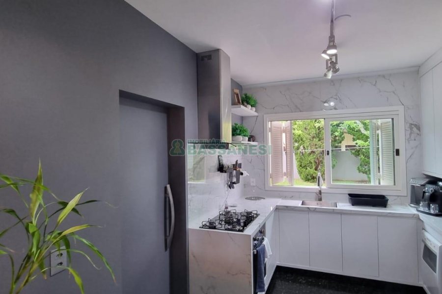 Casa com 200m², 3 dormitórios, 2 vagas, no bairro Santa Catarina em Caxias do Sul para Comprar