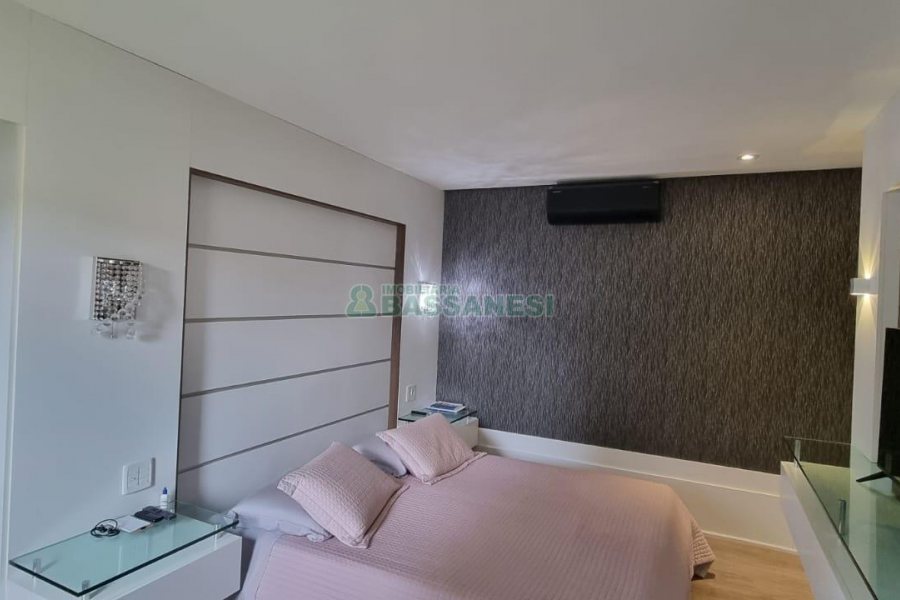 Casa com 200m², 3 dormitórios, 2 vagas, no bairro Santa Catarina em Caxias do Sul para Comprar