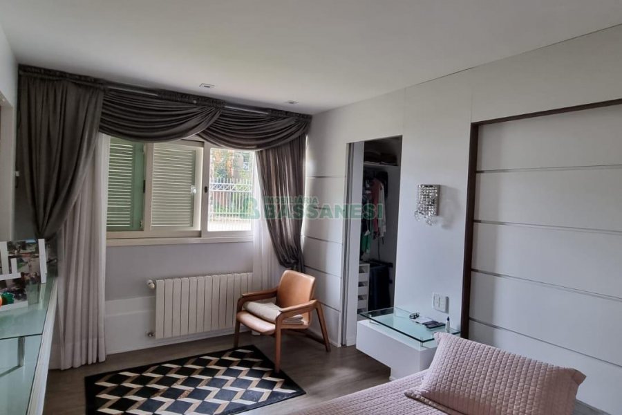 Casa com 200m², 3 dormitórios, 2 vagas, no bairro Santa Catarina em Caxias do Sul para Comprar