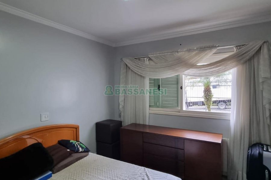 Casa com 200m², 3 dormitórios, 2 vagas, no bairro Santa Catarina em Caxias do Sul para Comprar