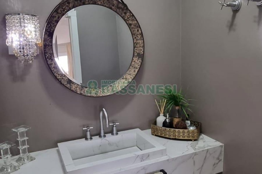 Casa com 200m², 3 dormitórios, 2 vagas, no bairro Santa Catarina em Caxias do Sul para Comprar