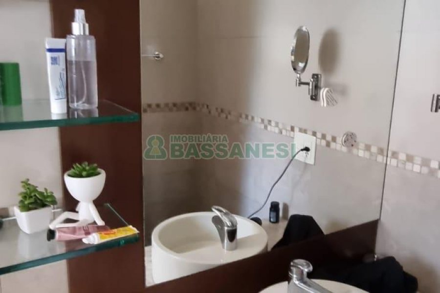 Casa com 200m², 3 dormitórios, 2 vagas, no bairro Santa Catarina em Caxias do Sul para Comprar