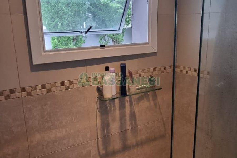 Casa com 200m², 3 dormitórios, 2 vagas, no bairro Santa Catarina em Caxias do Sul para Comprar