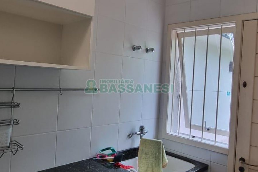 Casa com 200m², 3 dormitórios, 2 vagas, no bairro Santa Catarina em Caxias do Sul para Comprar
