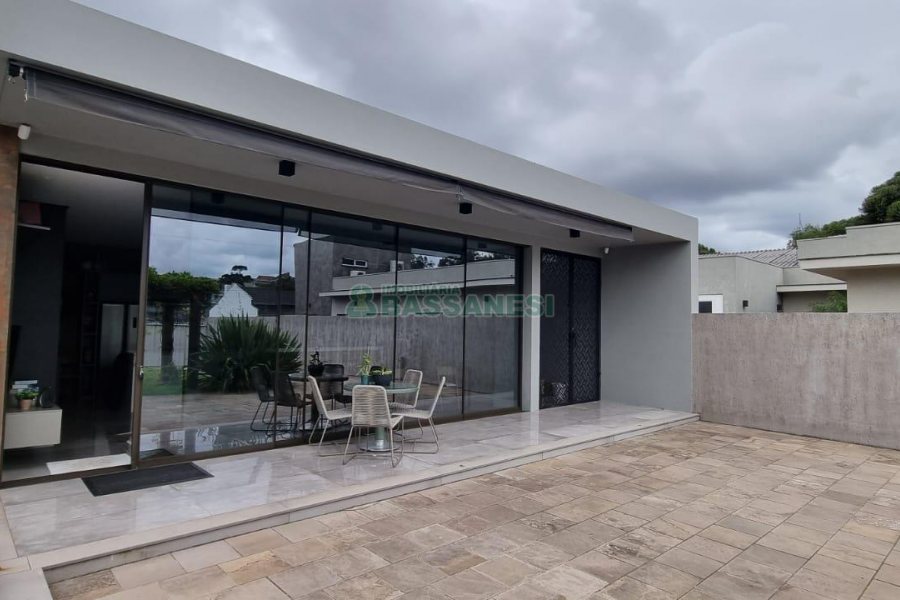 Casa com 200m², 3 dormitórios, 2 vagas, no bairro Santa Catarina em Caxias do Sul para Comprar