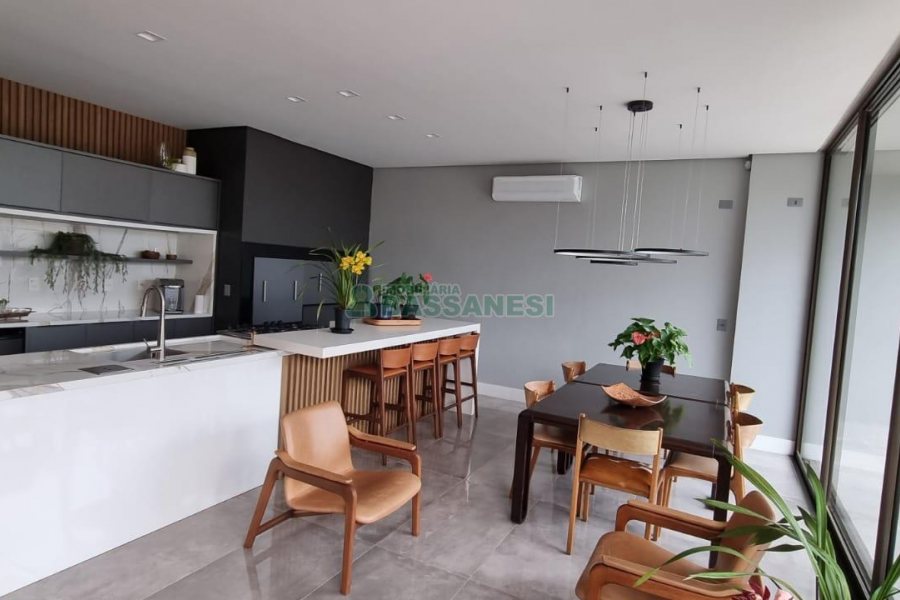 Casa com 200m², 3 dormitórios, 2 vagas, no bairro Santa Catarina em Caxias do Sul para Comprar