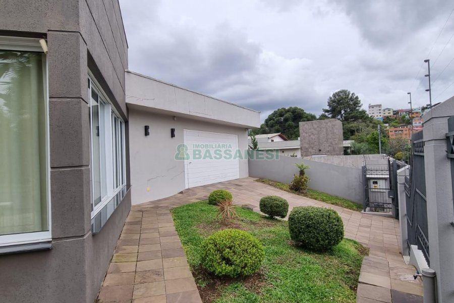 Casa com 200m², 3 dormitórios, 2 vagas, no bairro Santa Catarina em Caxias do Sul para Comprar