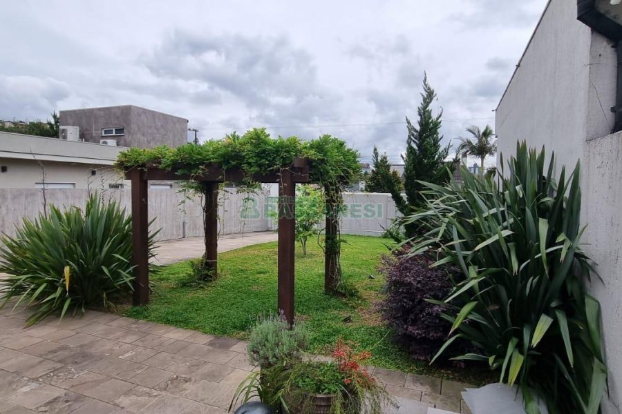 Casa com 200m², 3 dormitórios, 2 vagas, no bairro Santa Catarina em Caxias do Sul para Comprar