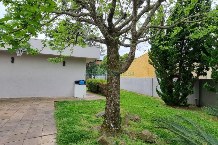 Casa com 200m², 3 dormitórios, 2 vagas, no bairro Santa Catarina em Caxias do Sul para Comprar