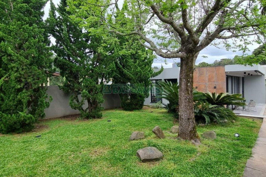 Casa com 200m², 3 dormitórios, 2 vagas, no bairro Santa Catarina em Caxias do Sul para Comprar