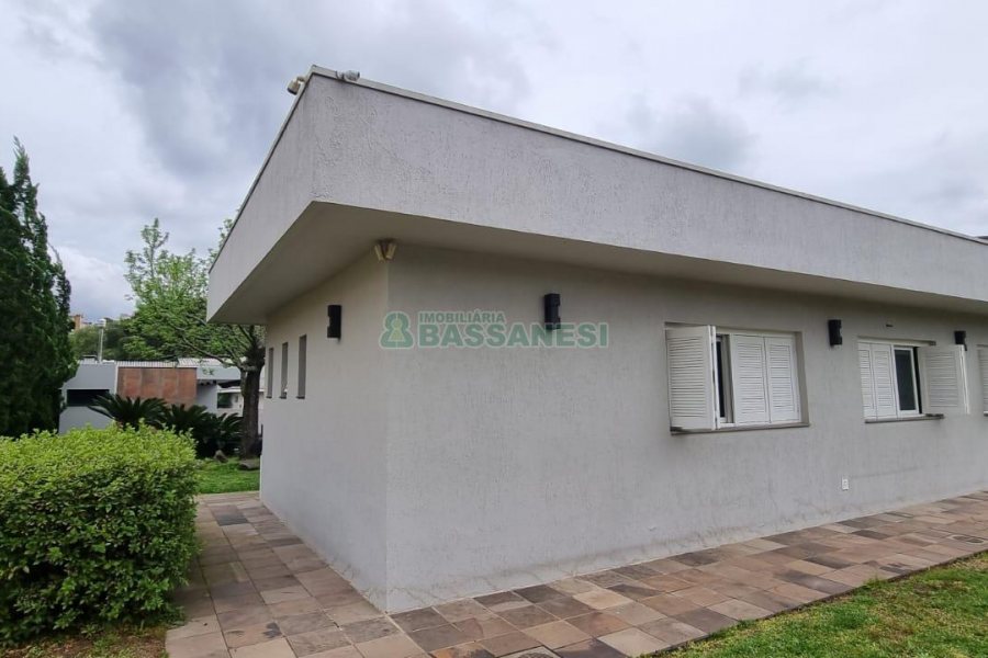 Casa com 200m², 3 dormitórios, 2 vagas, no bairro Santa Catarina em Caxias do Sul para Comprar