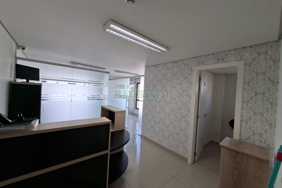 Sala com 129m², 1 vaga, no bairro Centro em Caxias do Sul para Alugar