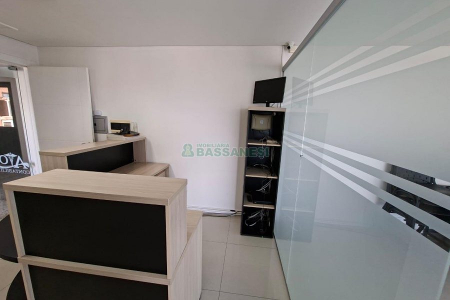 Sala com 129m², 1 vaga, no bairro Centro em Caxias do Sul para Alugar