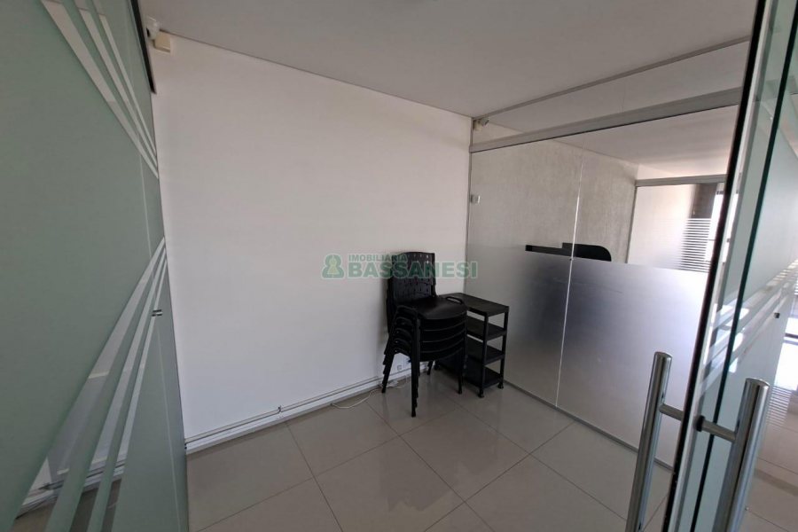 Sala com 129m², 1 vaga, no bairro Centro em Caxias do Sul para Alugar
