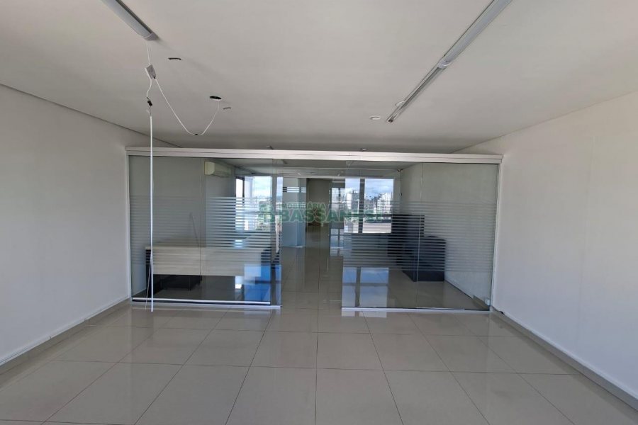 Sala com 129m², 1 vaga, no bairro Centro em Caxias do Sul para Alugar