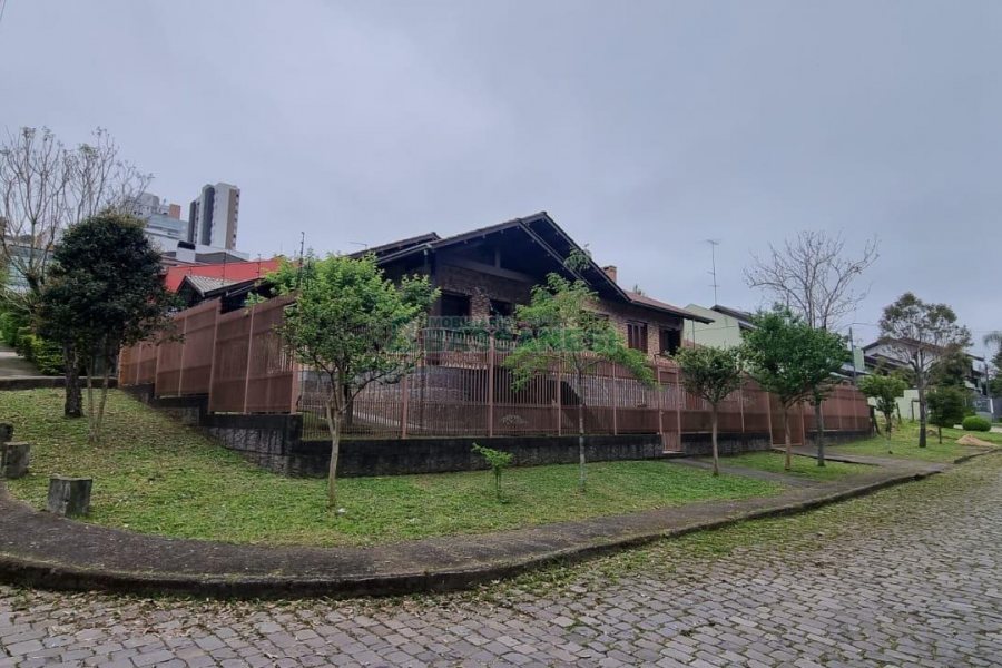 Casa com 131m², 2 dormitórios, 1 vaga, no bairro Vila Verde em Caxias do Sul para Comprar