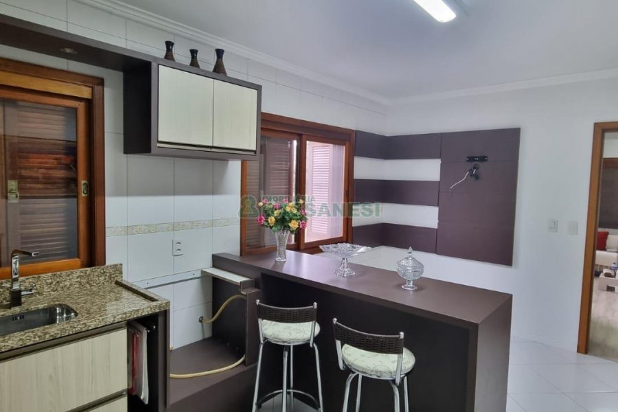 Casa com 131m², 2 dormitórios, 1 vaga, no bairro Vila Verde em Caxias do Sul para Comprar