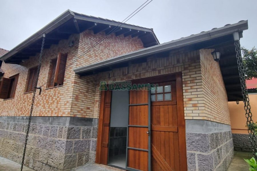 Casa com 131m², 2 dormitórios, 1 vaga, no bairro Vila Verde em Caxias do Sul para Comprar