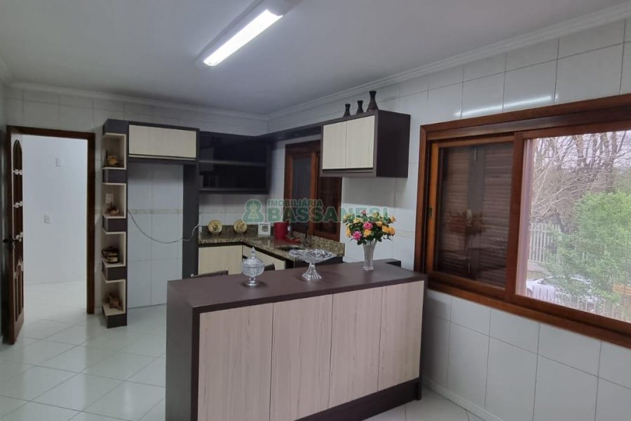 Casa com 131m², 2 dormitórios, 1 vaga, no bairro Vila Verde em Caxias do Sul para Comprar