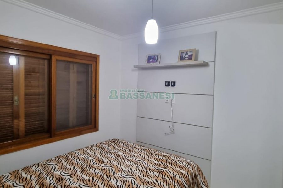 Casa com 131m², 2 dormitórios, 1 vaga, no bairro Vila Verde em Caxias do Sul para Comprar
