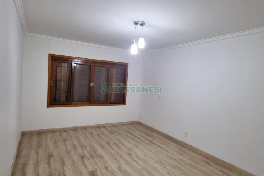 Casa com 131m², 2 dormitórios, 1 vaga, no bairro Vila Verde em Caxias do Sul para Comprar