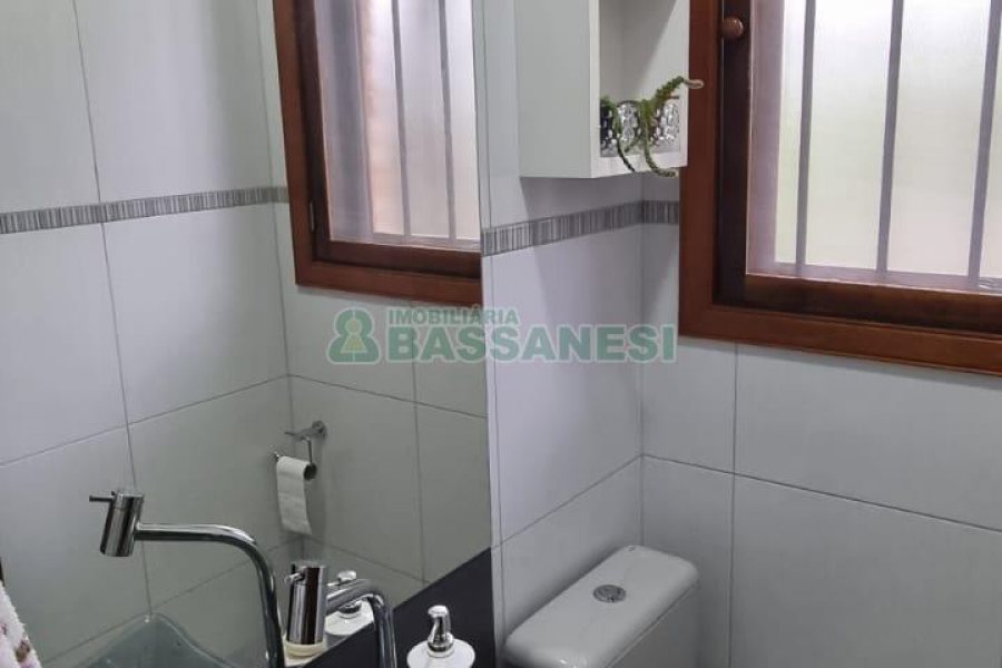 Casa com 131m², 2 dormitórios, 1 vaga, no bairro Vila Verde em Caxias do Sul para Comprar