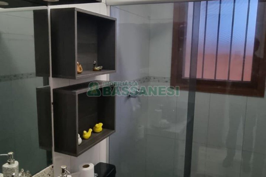 Casa com 131m², 2 dormitórios, 1 vaga, no bairro Vila Verde em Caxias do Sul para Comprar
