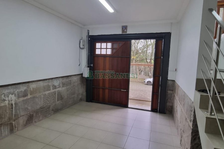 Casa com 131m², 2 dormitórios, 1 vaga, no bairro Vila Verde em Caxias do Sul para Comprar