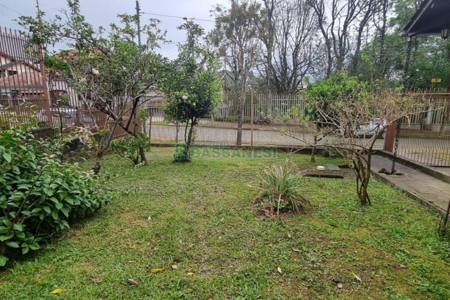 Casa com 131m², 2 dormitórios, 1 vaga, no bairro Vila Verde em Caxias do Sul para Comprar