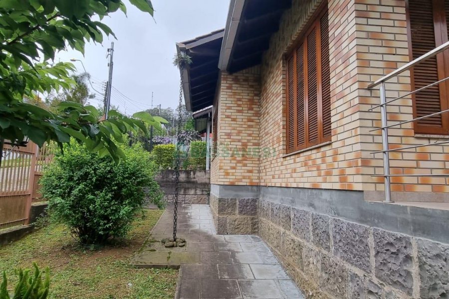 Casa com 131m², 2 dormitórios, 1 vaga, no bairro Vila Verde em Caxias do Sul para Comprar